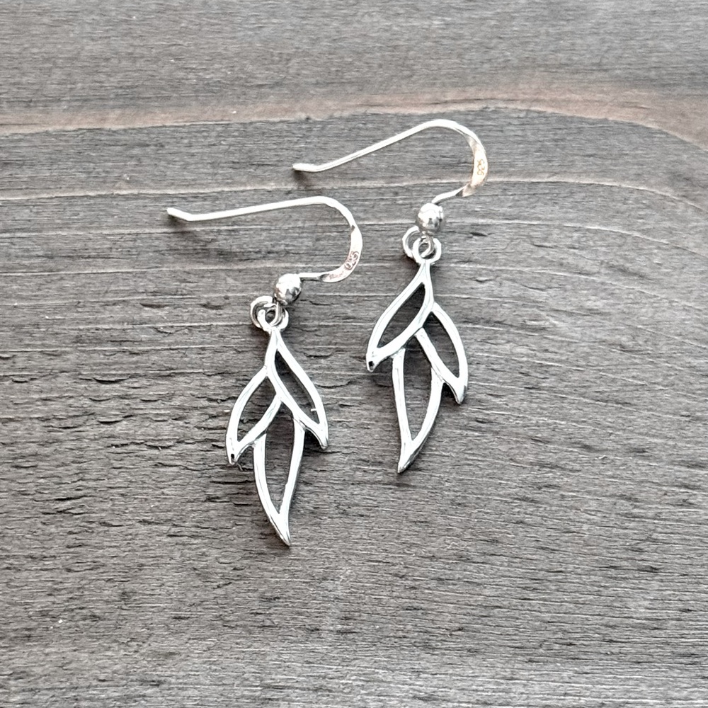 925 Sterling Silver Leaf Dangle Earrings! NEW!